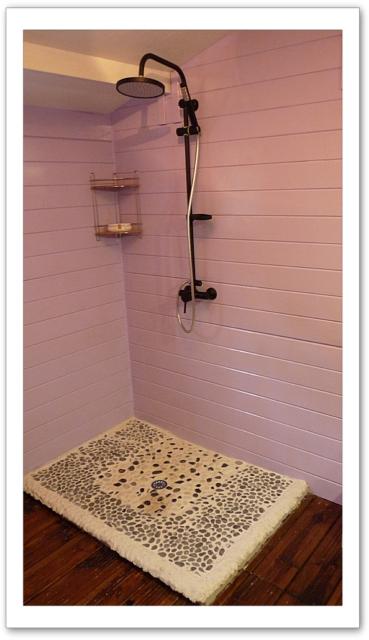 Douche italienne de la salle de bain de la cabane Rêve d'Enfant